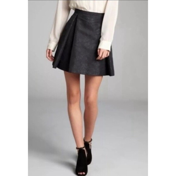 Trina Turk Black Sparkle Laced Lined Pleated Skirt Size 8 NWT‎